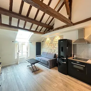Grand Place Des Vosges, Marais/bastille Apartment